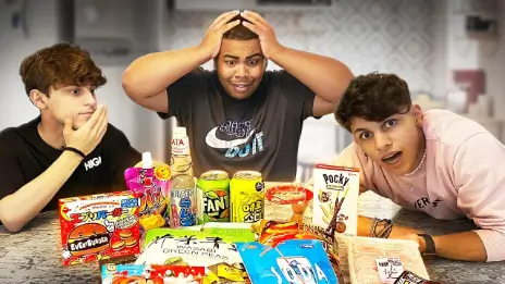 PROVANDO COMIDAS BIZARRAS (me arrependi!)